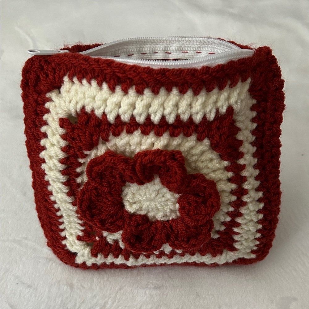 Flower pouch with zipper Handmade Crochet Square with 3D Flower - Red & Cream - Picture 2 of 3